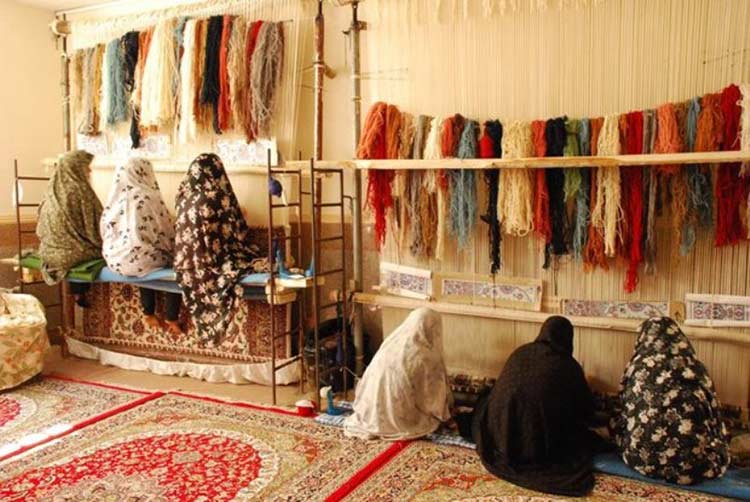قالی بافی یکی از بهترین صنایع های دستی بیرجند