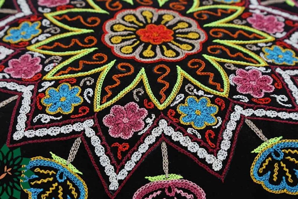 رودوزی یکی از بهترین صنایع های دستی بیرجند